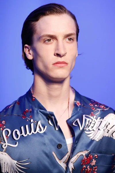 Look 18